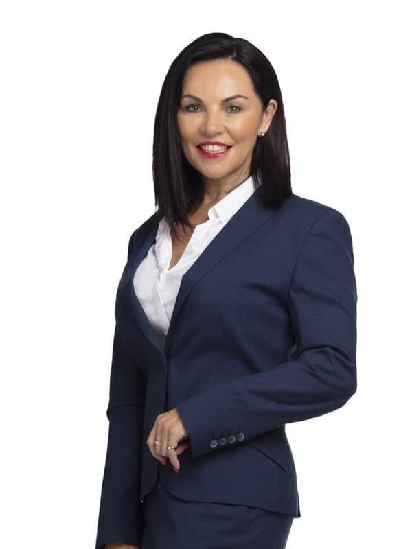 Hilary Saxton photo